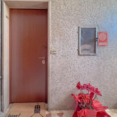 Spacious With Romantic Balcony And 2 Bathrooms Apartment *