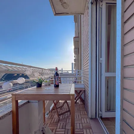 Spacious With Romantic Balcony And 2 Bathrooms Apartment *
