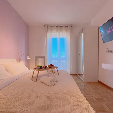 Spacious With Romantic Balcony And 2 Bathrooms Milan