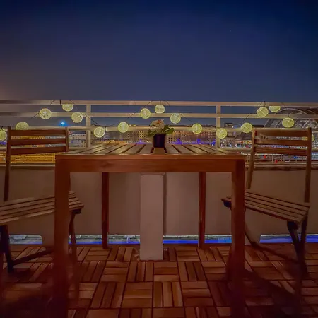 Spacious With Balcony And 2 Bathrooms By Host Hero *