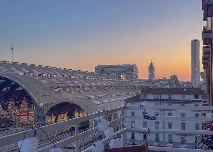 Spacious With Balcony And 2 Bathrooms By Host Hero Daire Milano