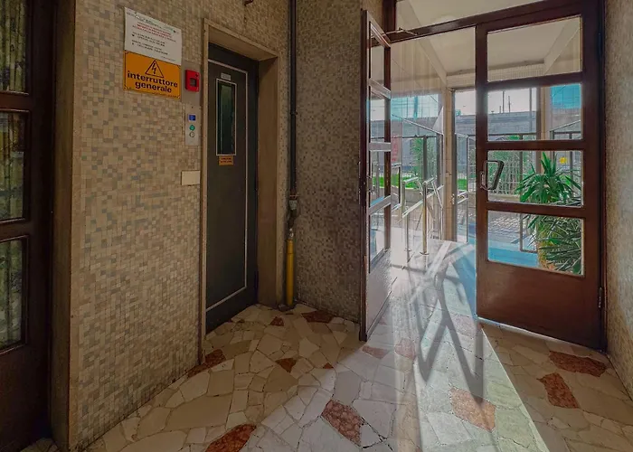 Spacious With Balcony And 2 Bathrooms By Host Hero Daire *