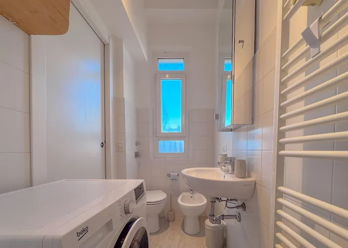 Spacious With Balcony And 2 Bathrooms By Host Hero * Milano