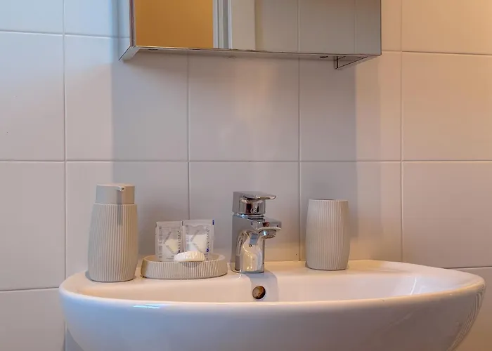 Spacious With Balcony And 2 Bathrooms By Host Hero Daire Milano