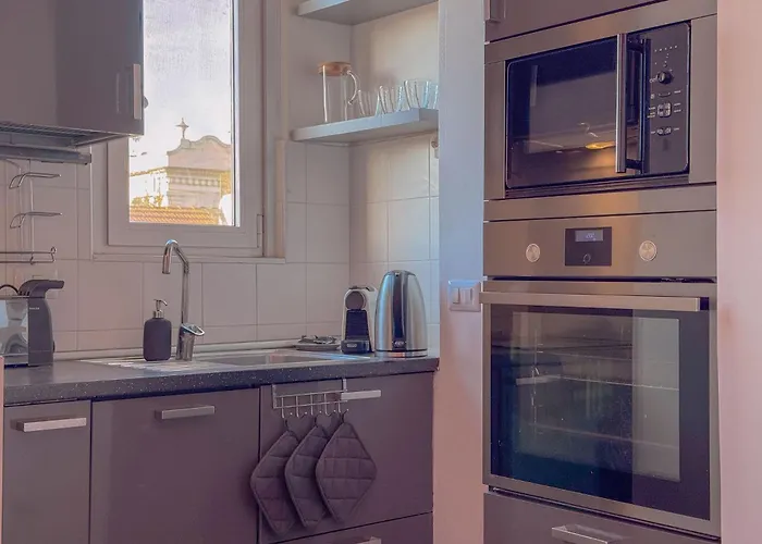 Daire Spacious With Balcony And 2 Bathrooms By Host Hero *