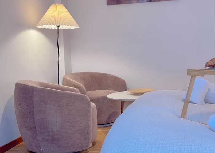 Spacious With Balcony And 2 Bathrooms By Host Hero Daire