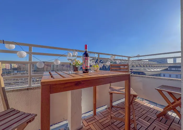 Spacious With Balcony And 2 Bathrooms By Host Hero Daire Milano